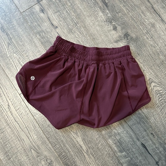 Hotty Hot Low-Rise Lined Short 2.5" - Picture 2 of 4